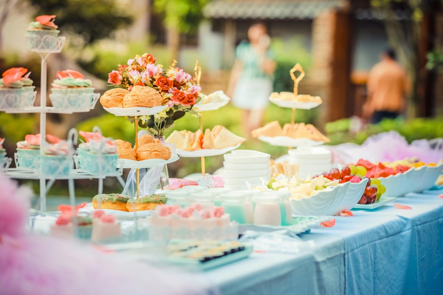 frühlingshaftes reichhaltiges Buffet 