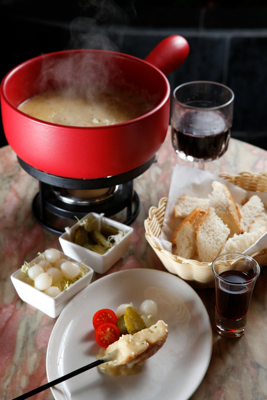fondue und raclette.jpg fondue und raclette.jpg